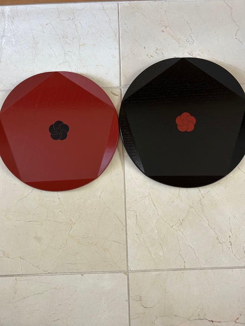 Amazon.co.jp: 象彦 梅形盆 赤黒八角形漆器 盆 2点セット : Home & Kitchen